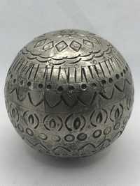 Старий деревьʼяний шар ручноі роботи оббитий сріблом