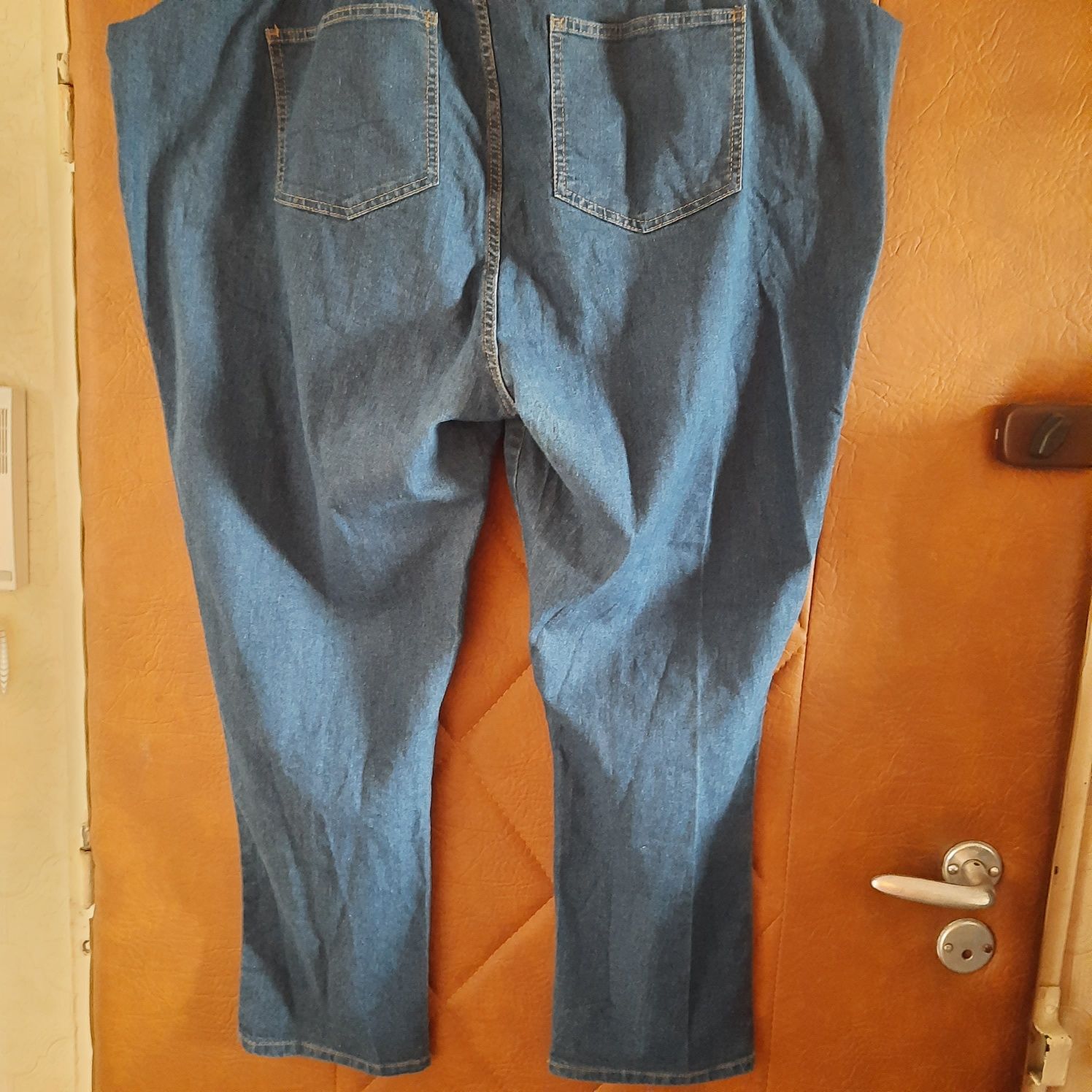 Spodnie jeansowe damskie r 56 (pas 126, biodra 150). Nowe.