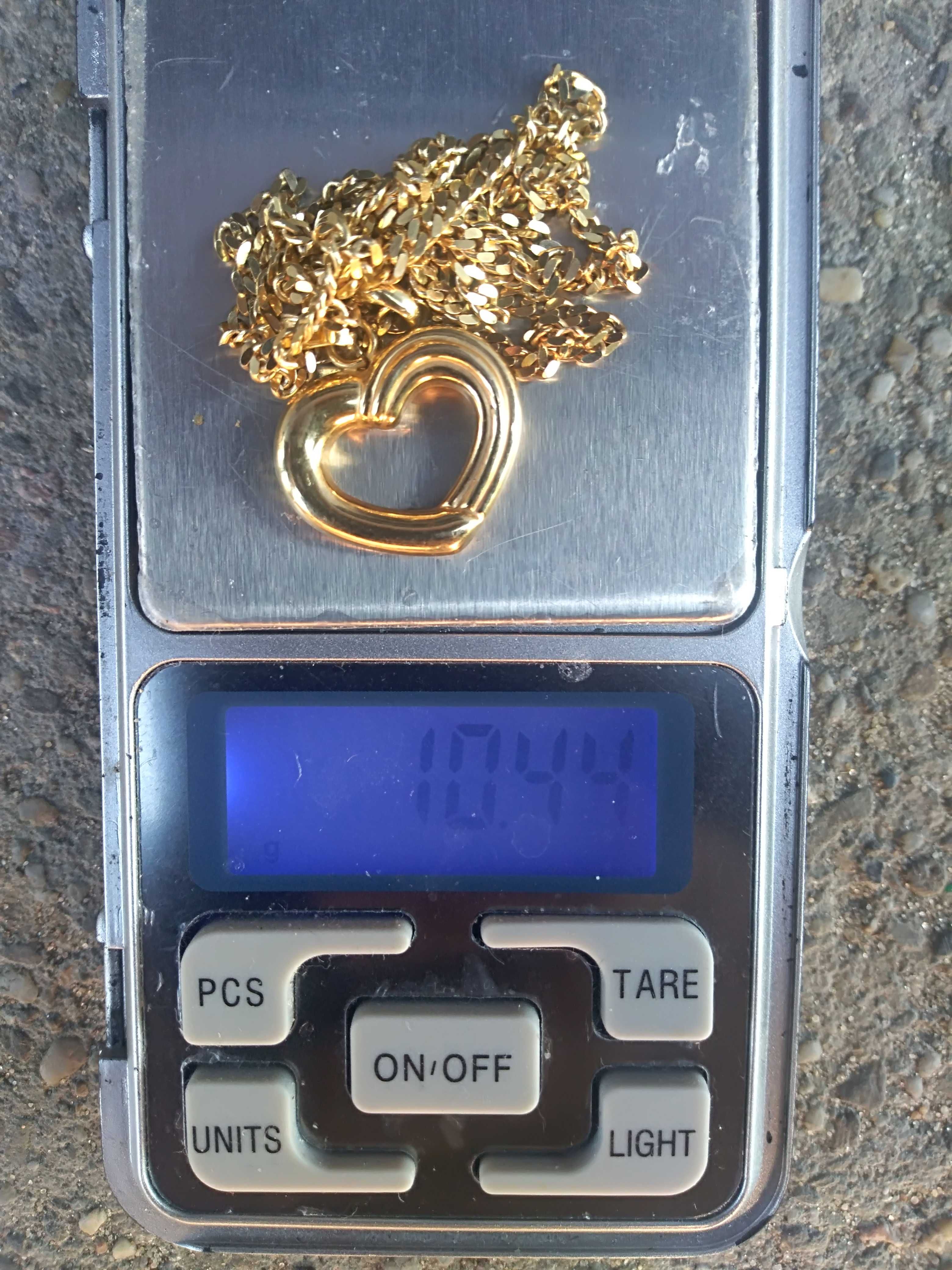 Złoty łańcuszek z zawieszką próby 585 waga 10.45 grama