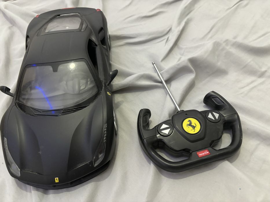 Samochodzik ferrari na pilot