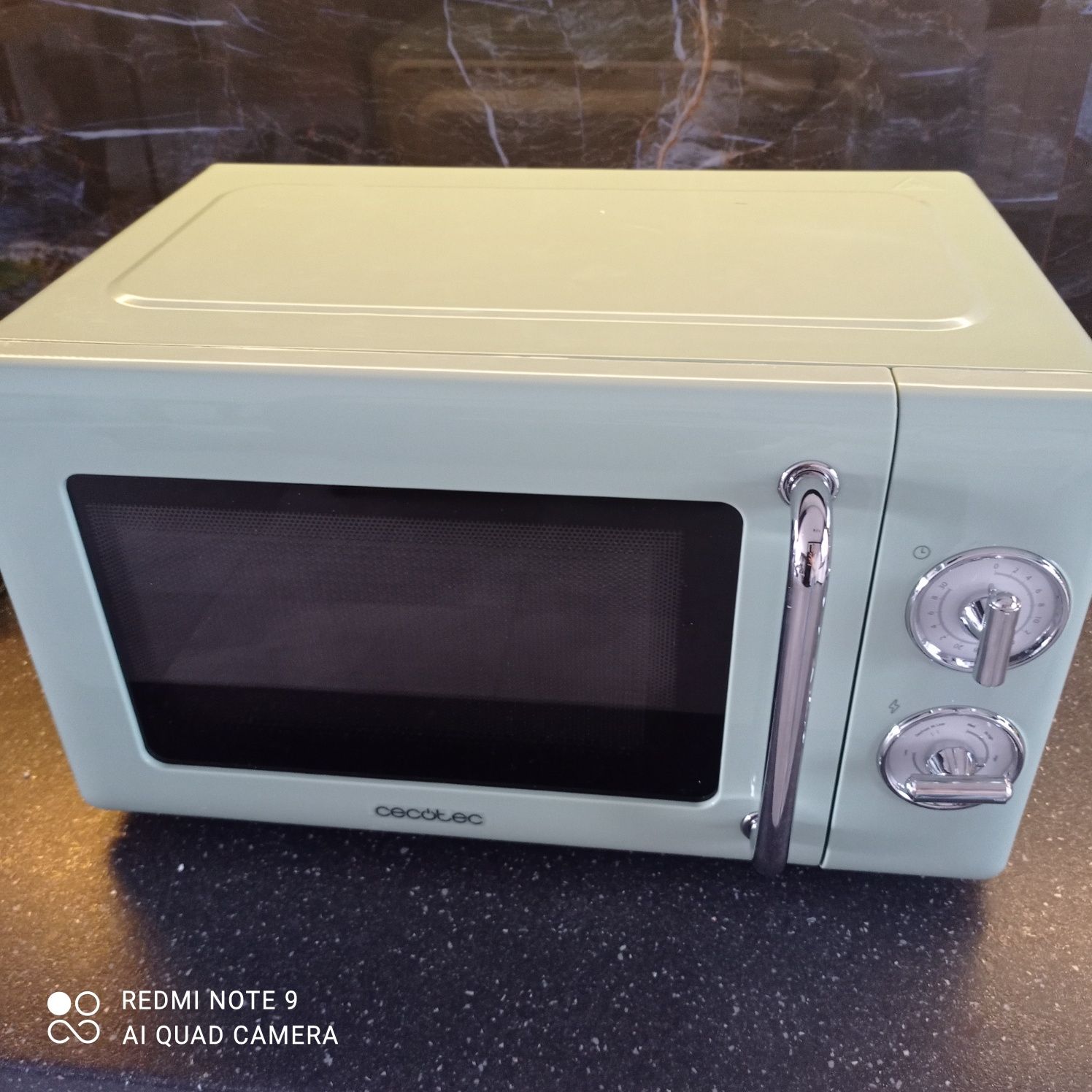 Mikrofalówka Cecotec Proclean retro