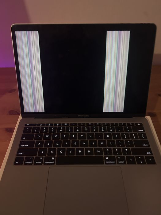 Macbook pro 13’ A1708 plus zewnętrzny monitor Arzopa.