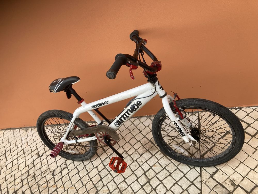 Bicicleta de competição volante roda todo