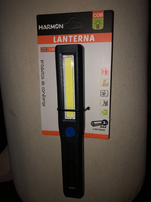 Lanterna a pilhas com íman Nova