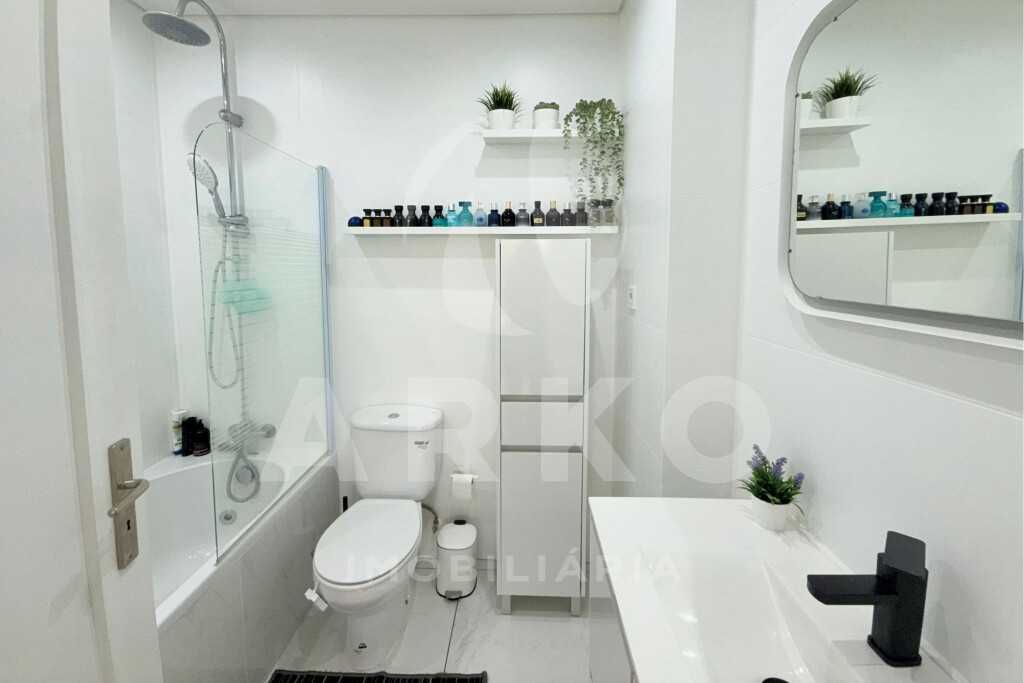 Apartamento T3 Totalmente Remodelado com Terraço em Gandra, Paredes