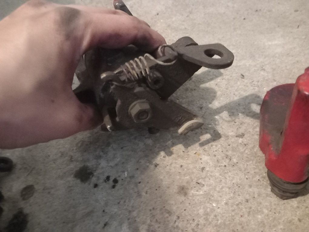 Do rowera zaciski tylne Renault Megane 3