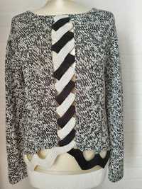 Czarno-biały stylowy sweterek