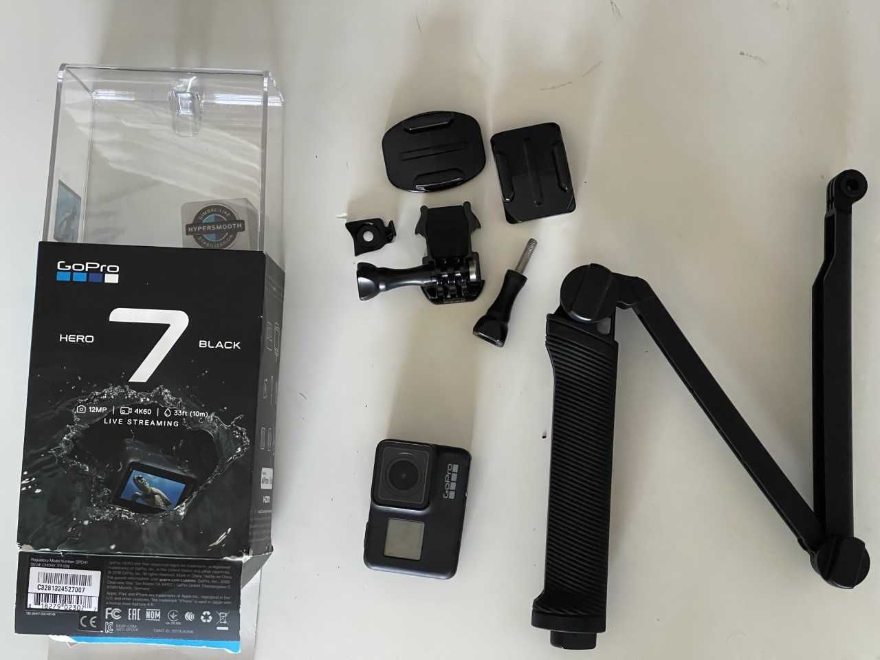 Câmara GoPro HERO7 - Black + acessórios (Como Nova - usada 2 vezes)