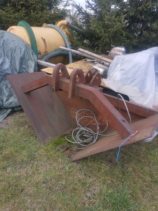 Łyżka do rowów melioracyjnych koparka koparko-ładowarka.