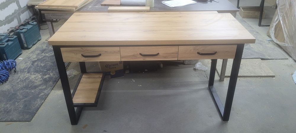 Изготовление офисной мебели в стиле лофт .торговое оборудование .