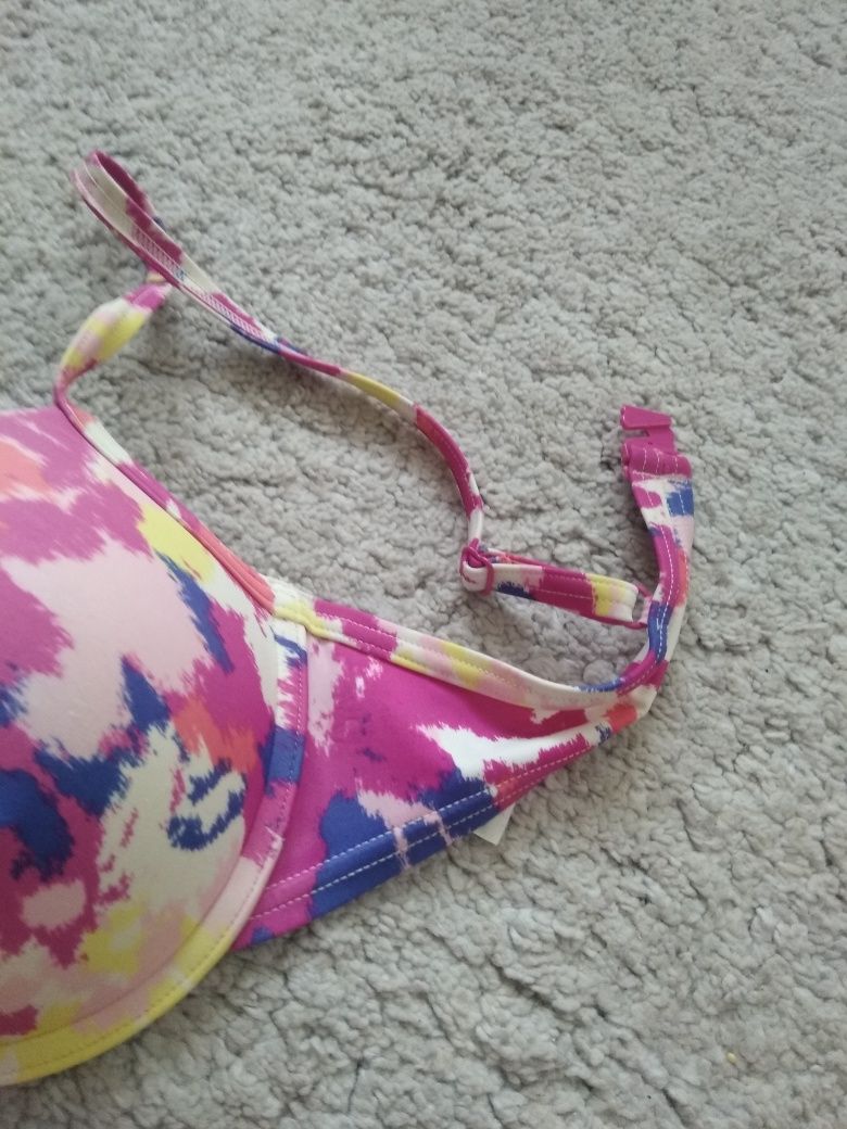 Śliczny biustonosz od bikini push up