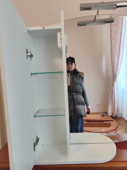 Продам дзеркало з тумбою та підсвіткою