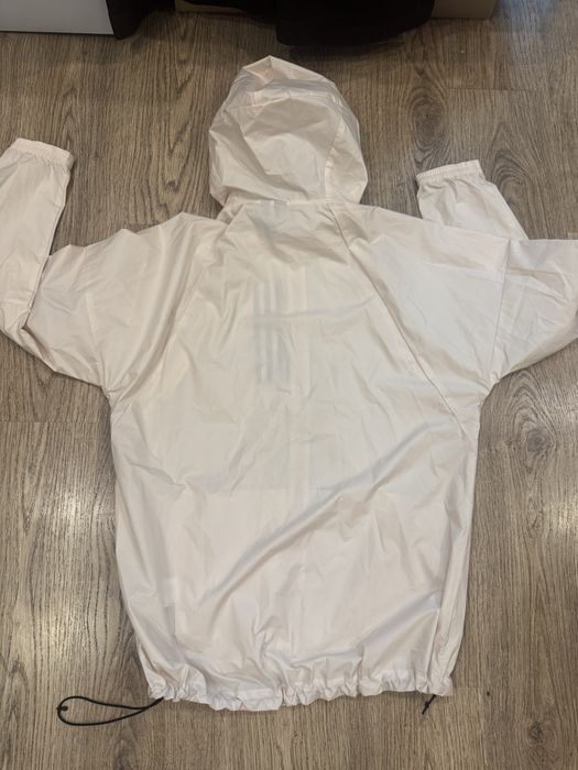 Плащевка adidas с капюшоном