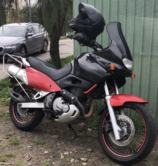 Suzuki XF650 Freewind części , boczki , czacha , plastiki , lampa