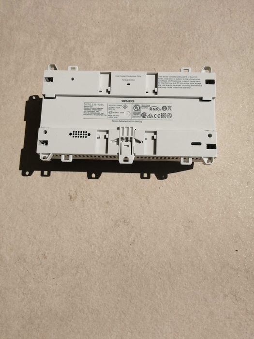 DXR2.E18-101A SIEMENS Kompaktowy sterownik automatyki pomieszczeniowej
