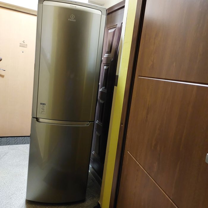 Pólki plastikowe z lodówki INDESIT