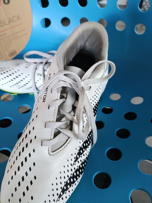 Korki Adidas Predator rozmiar 38 długość wkładki 24cm