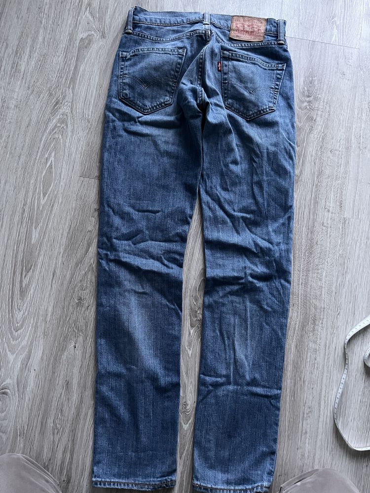 Niebieskie spodnie Levis rozm 28
