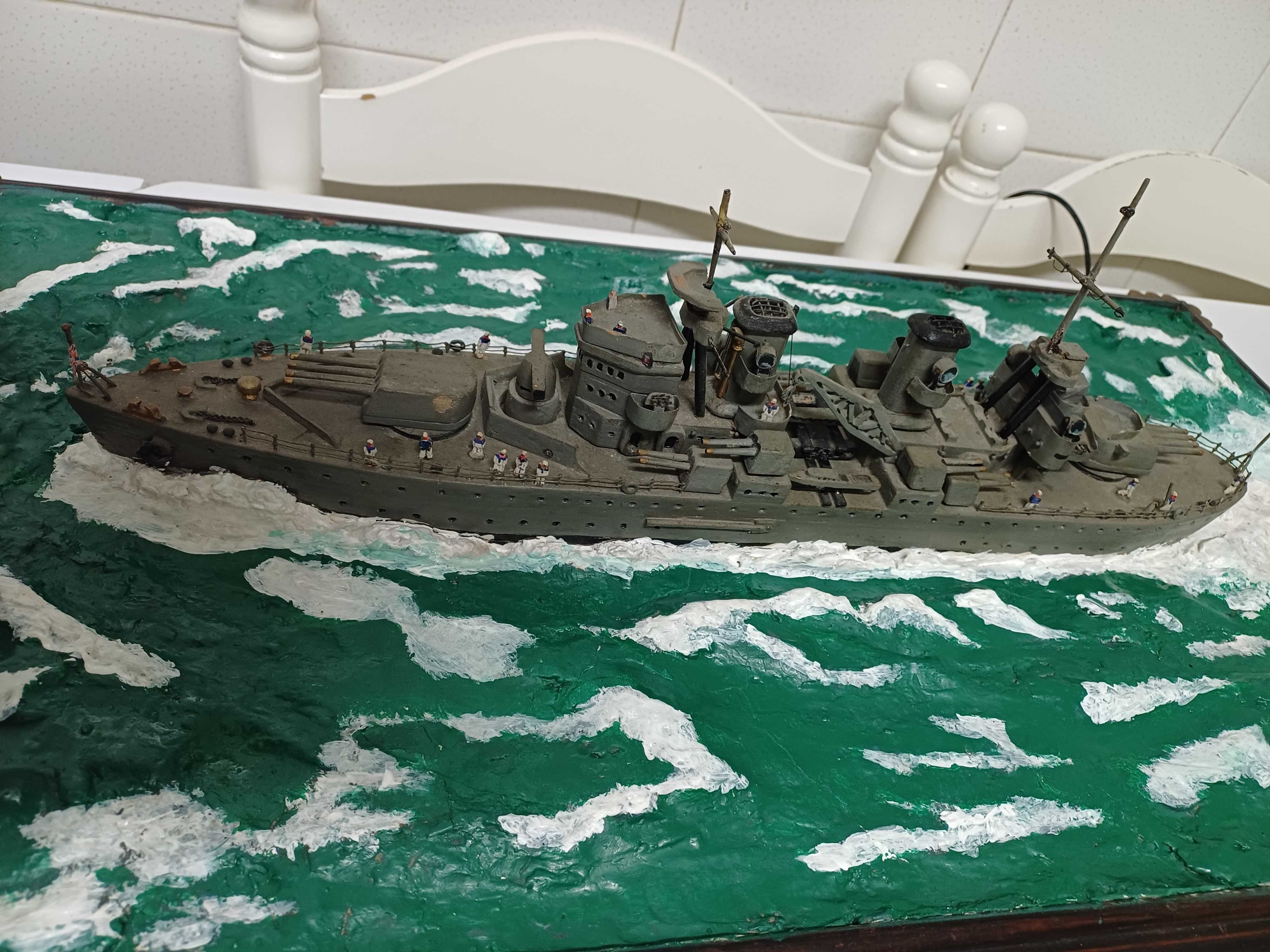 Maquete de navio Inglês 1942 em madeira