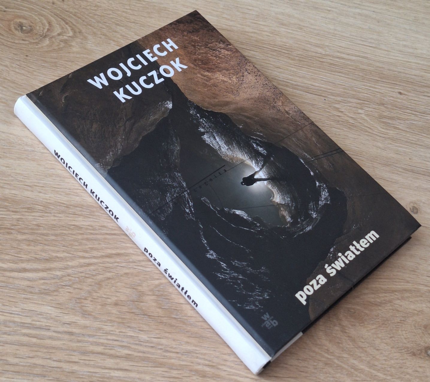 Poza światłem Wojciech Kuczok