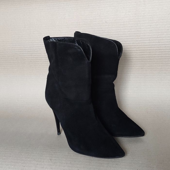 Ботильоны из натуральной замши на шпильках