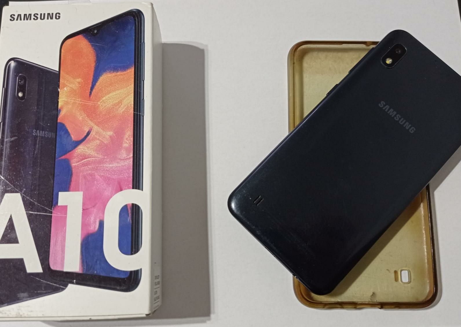 Telemóvel Samsung A10 e Huawei Smart 2019