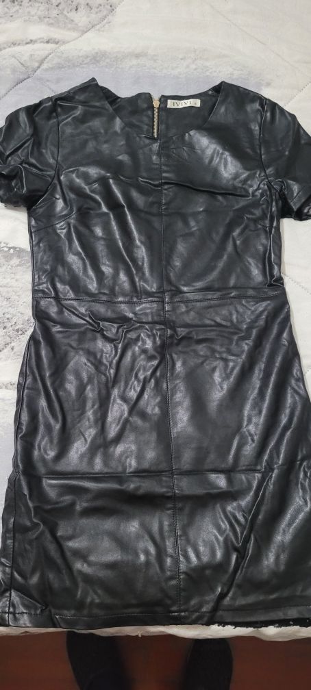 Vestido em pele.