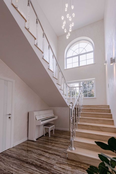 Без%Розкішний будинок з ремонтом,10 соток,басейн,баня.Гатне/Крюківщина