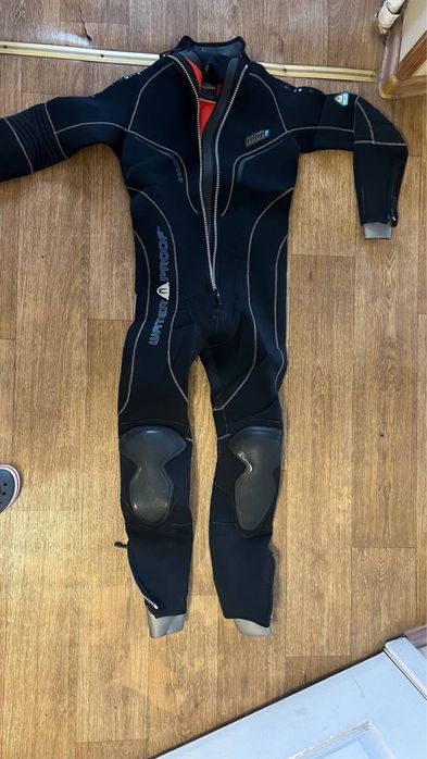 гидрокостюм Waterproof W1 толщиной 5 мм.  Размер С