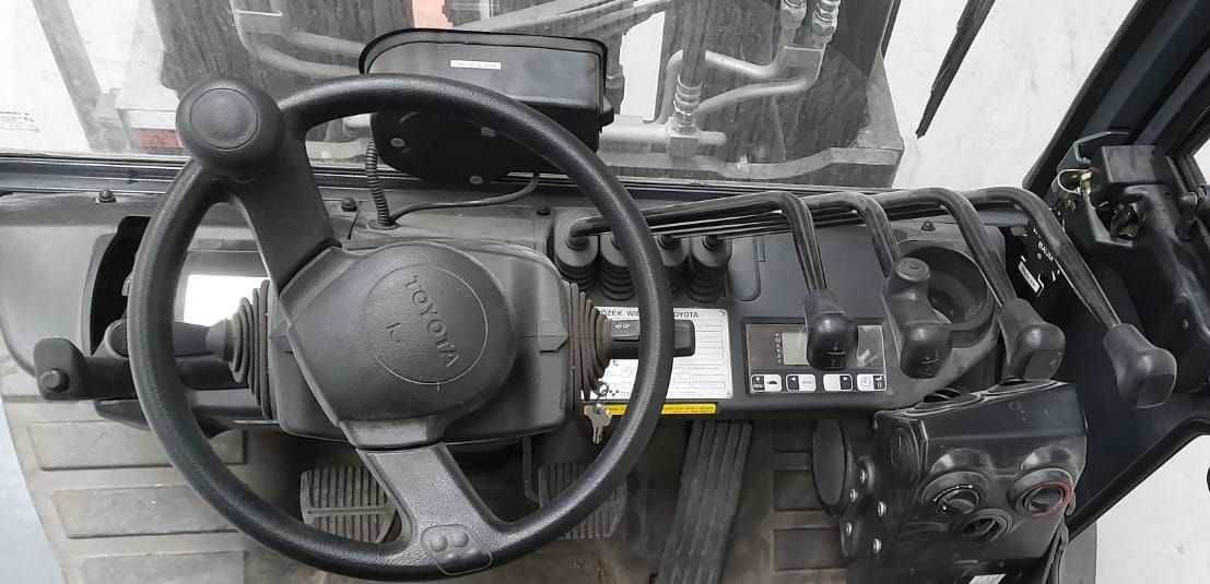 Toyota 8FGF45N  wózek widłowy udźw. 4,5 tony spalinowy LPG