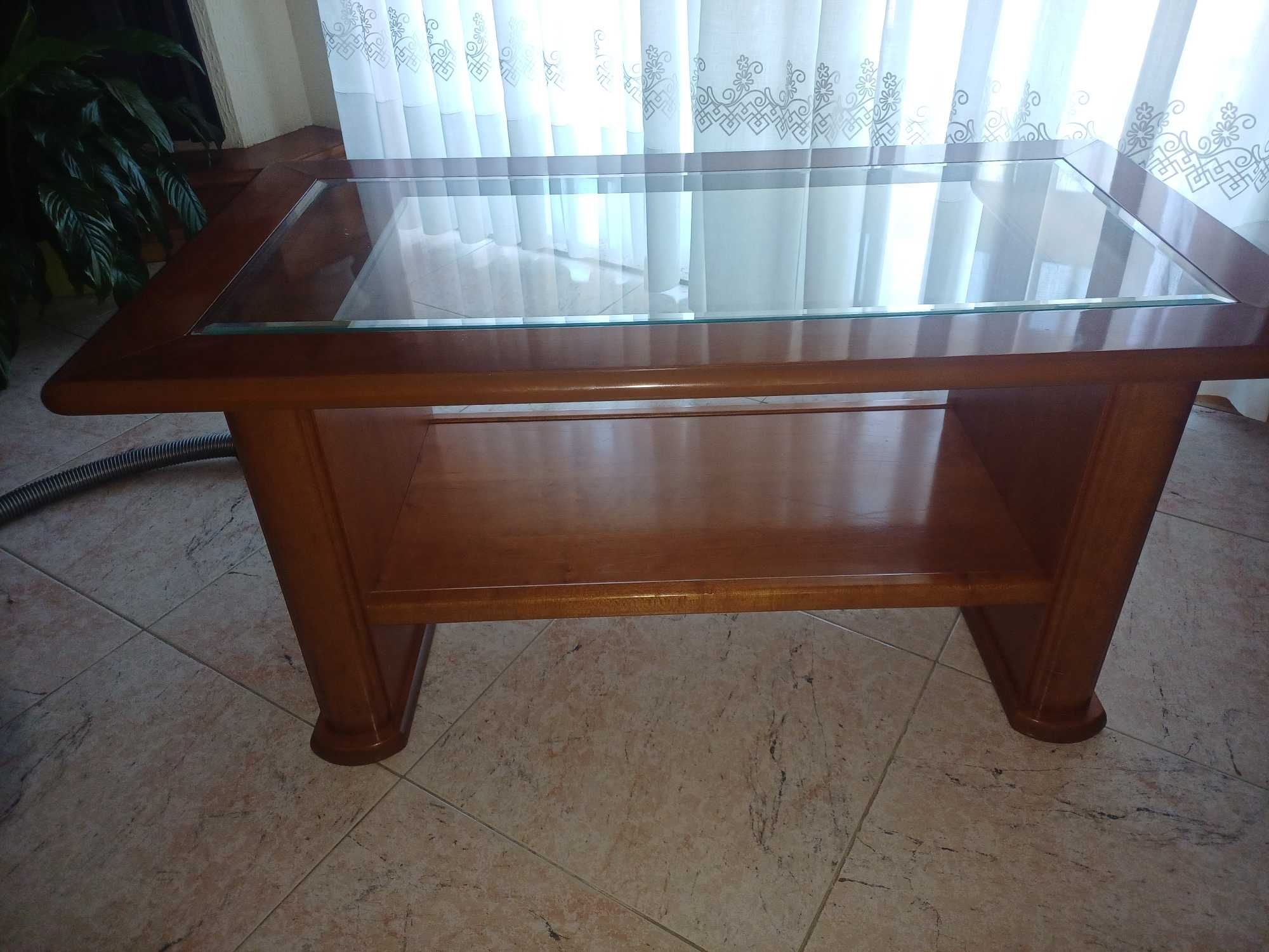 Mesa de centro madeira maciça e vidro