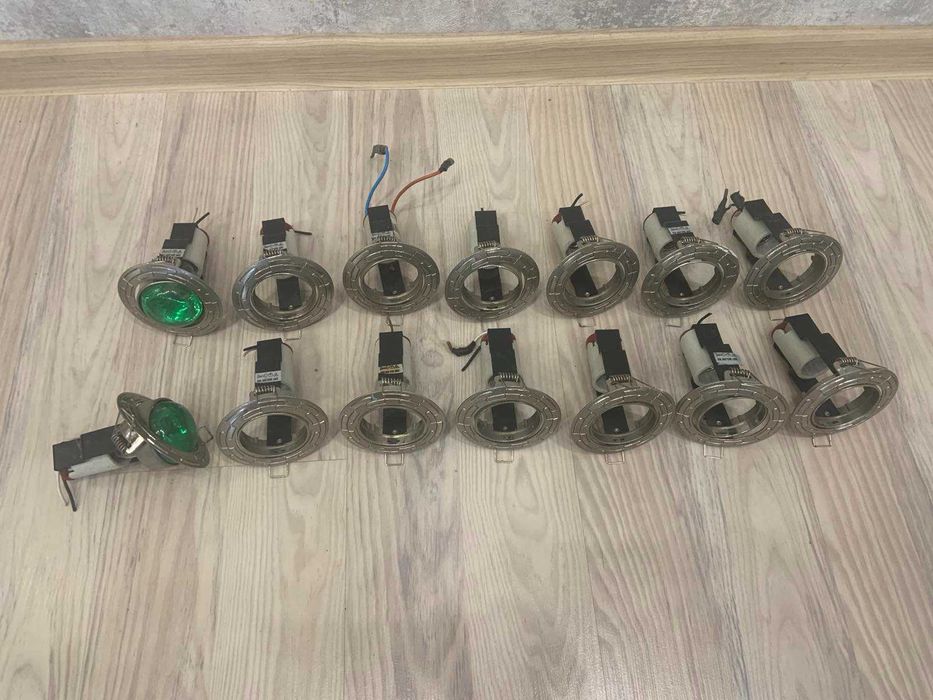 Набор точечных светильников 14 шт б/у