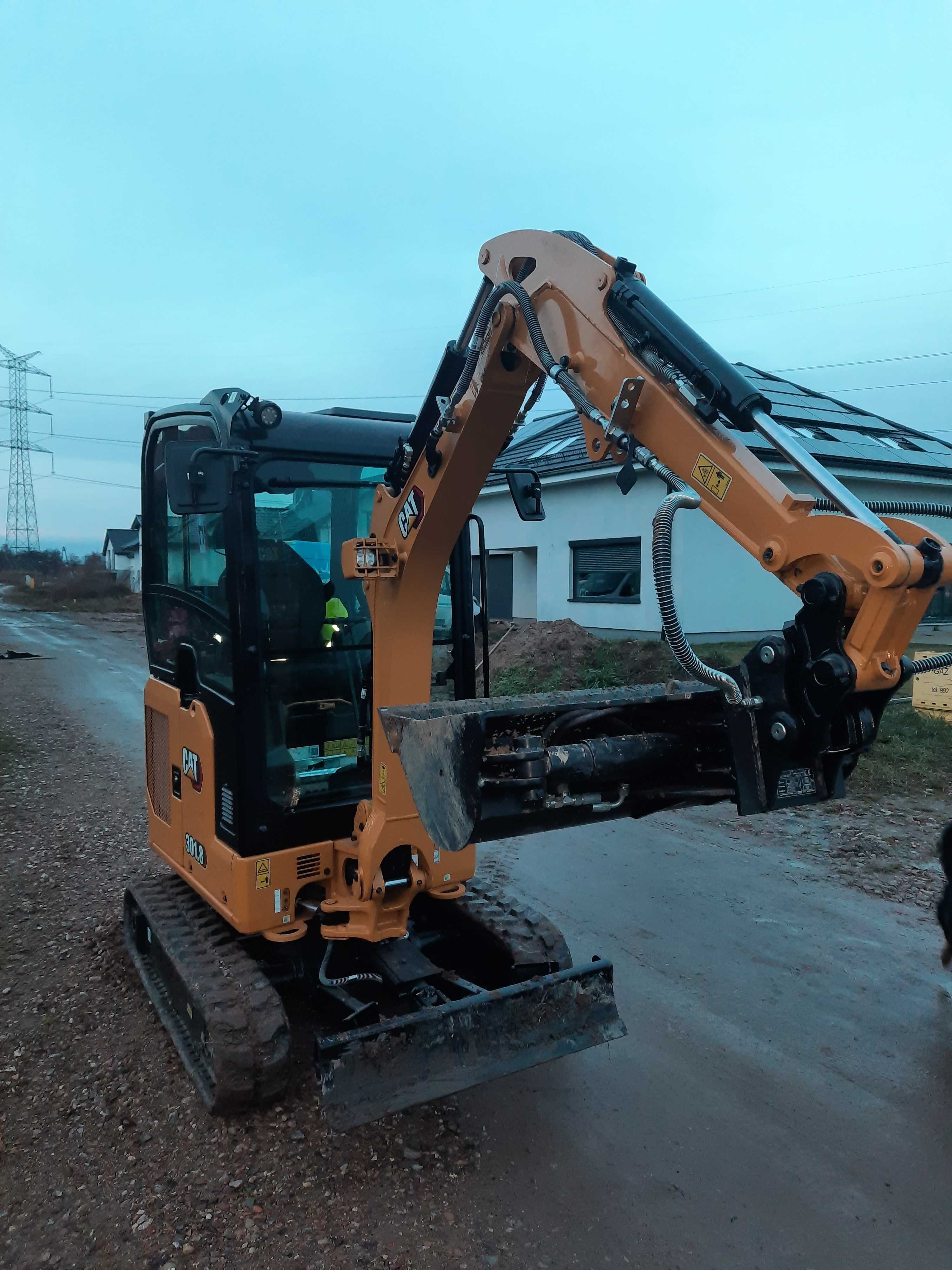 Usługi minikoparką  CAT 301.8