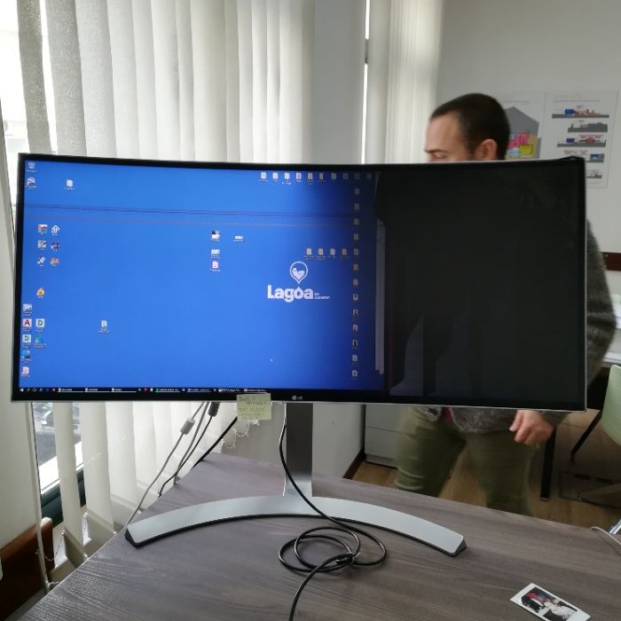 Monitor curvo LG modelo 34UC98-W para peças