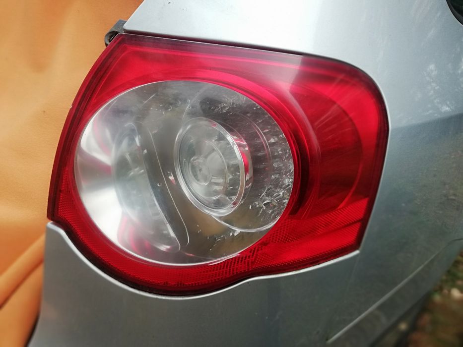 VW Passat b6 kombi lampa karoseryjna w błotnik Europa stn bdb