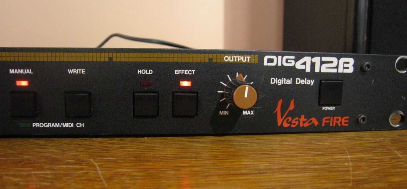 Procesor pogłosu Vesta Fire DIG-412B Digital Delay Japoński z lat 80