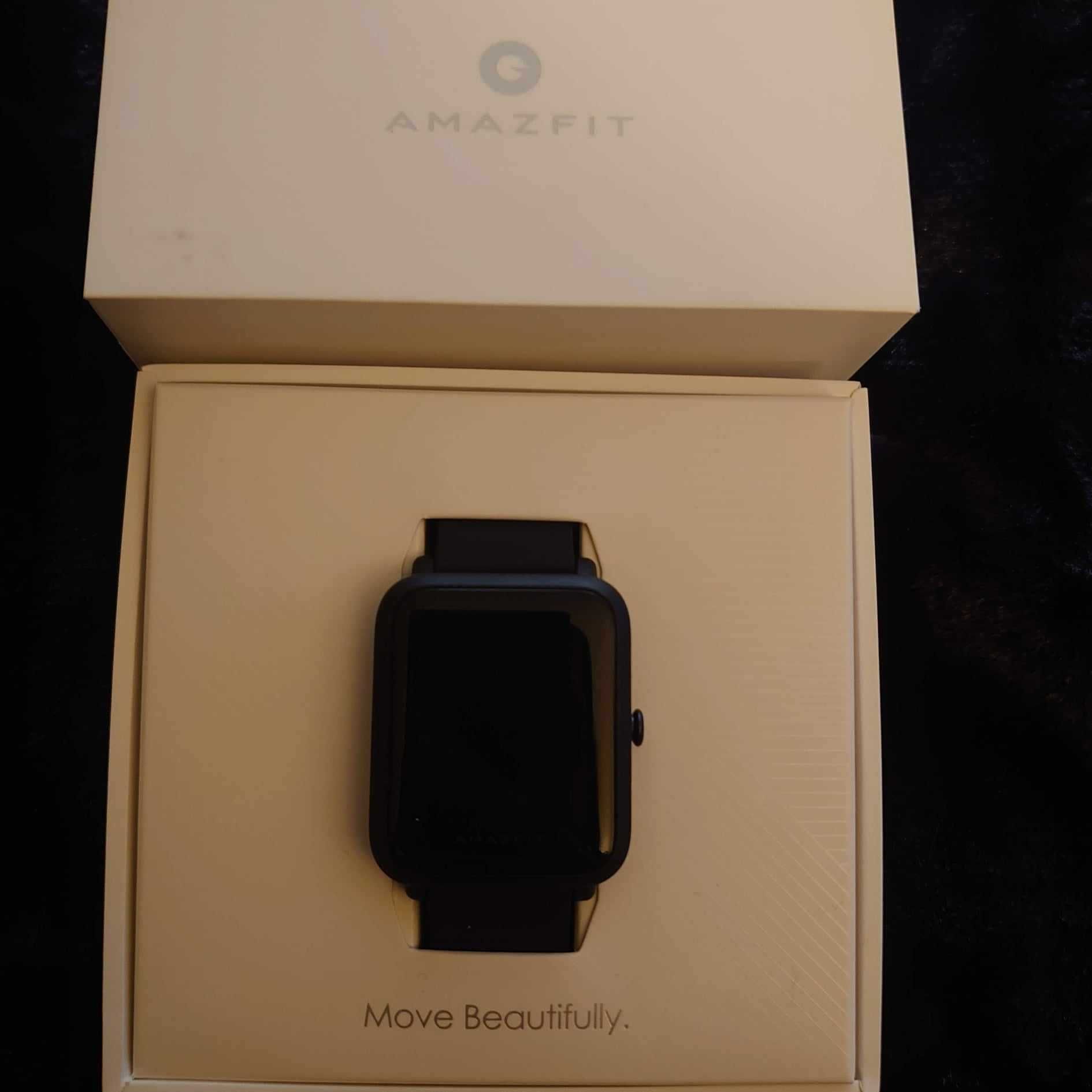 Czarny nowy smartwatch