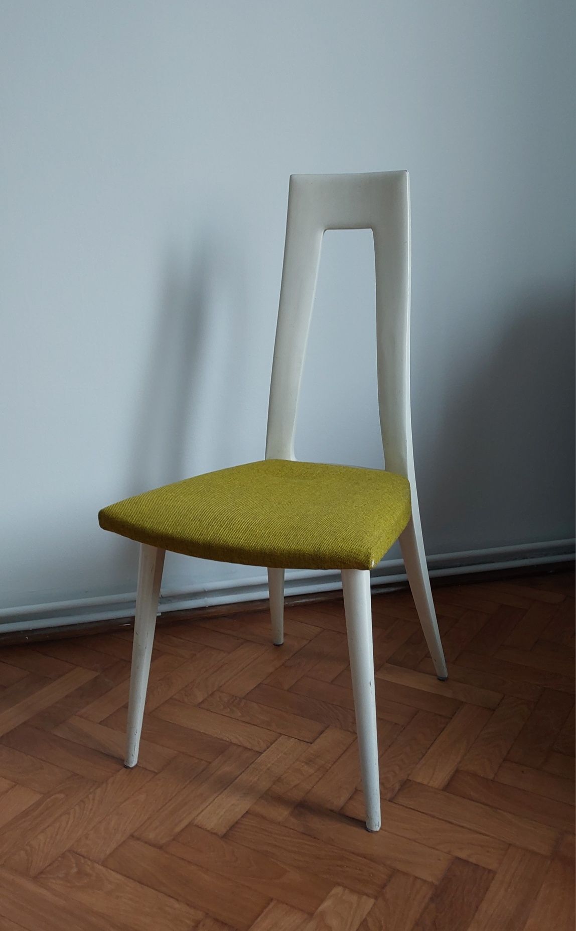Oryginalne krzesło mid-century białe, niemiecki design, zielona tapic