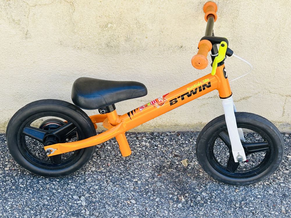 Bicicleta de criança sem pedais decathlon igual a novo !