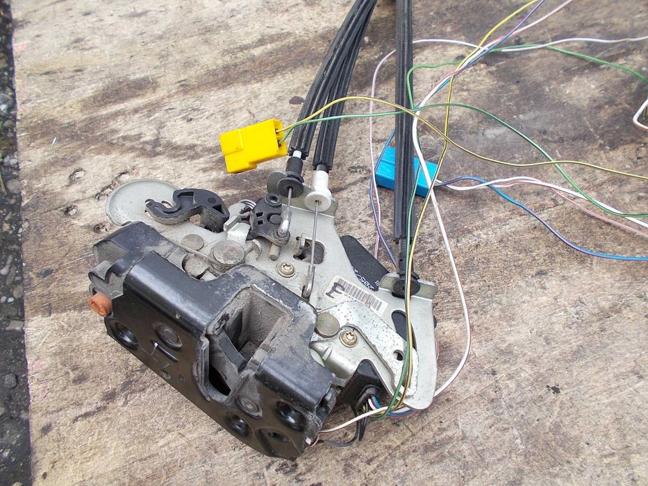 mercedes VANEO 1.7 cdi 01r centralny zamek drzwi tył przód