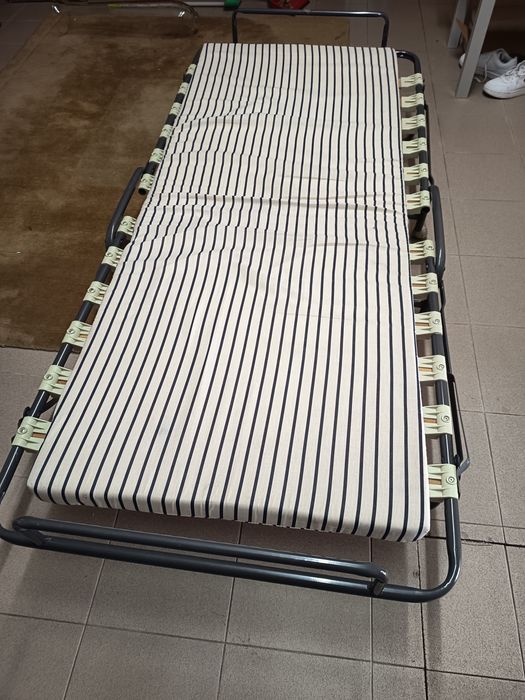 Divã  com colchão