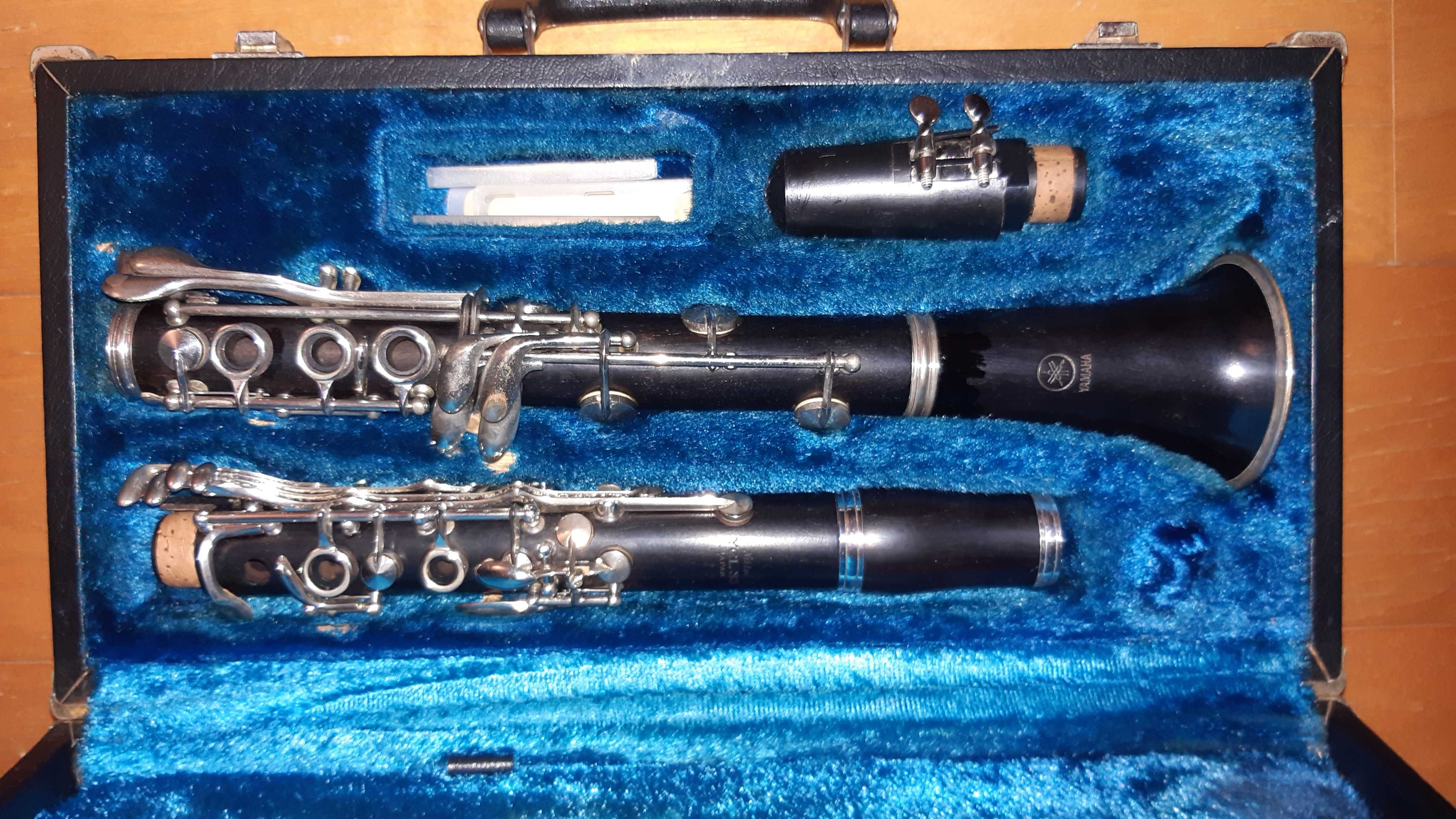 Clarinete Si bemol: Yamaha  YCL -33 (made in Japan)