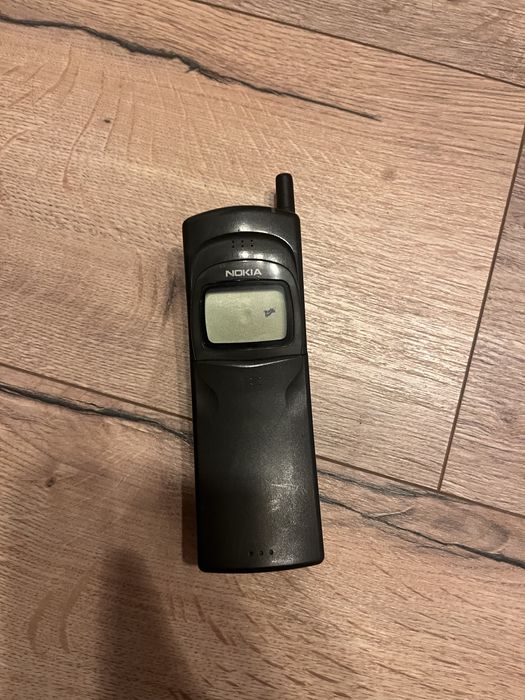 Nokia 8110 “Banana Phone” — Vintage, a funcionar