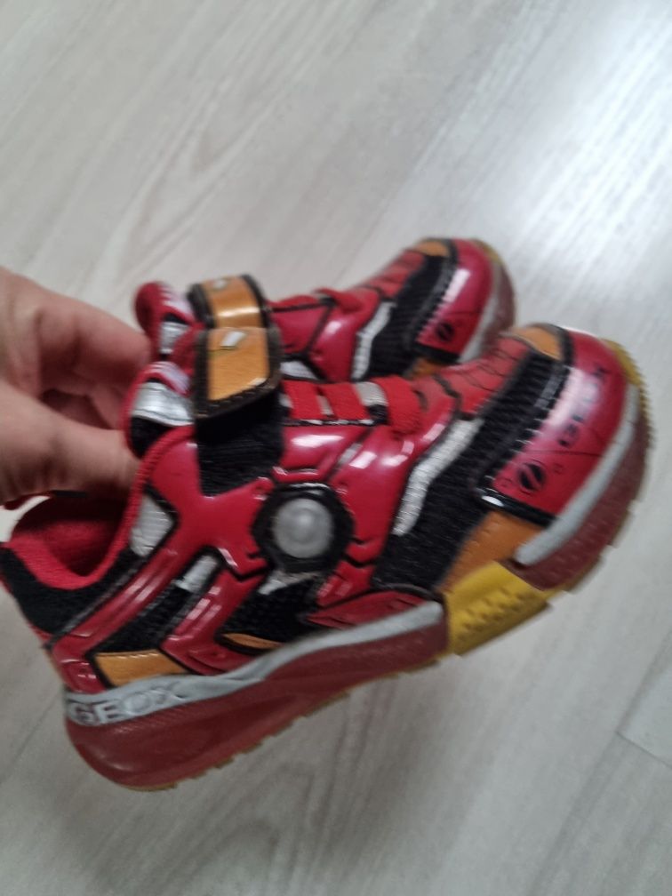 Buty sportowe Geox Marvel świecące roz 26