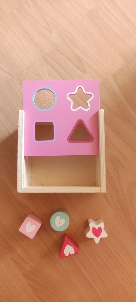 Sorter drewniany dla dziewczynki, pudełko z szufladką dla dziewczynki