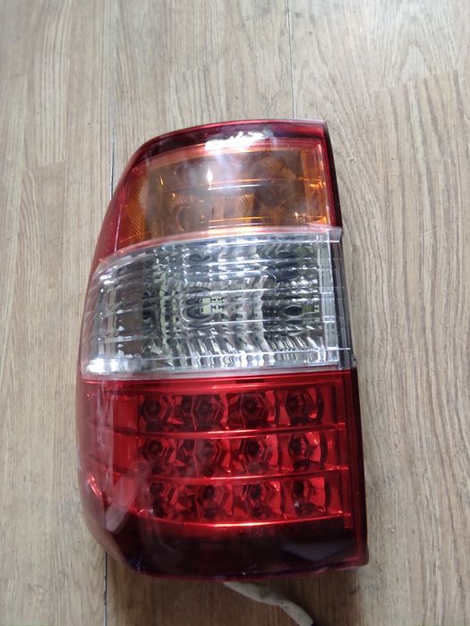 Фонарь лівий зовнішній Toyota LC 100