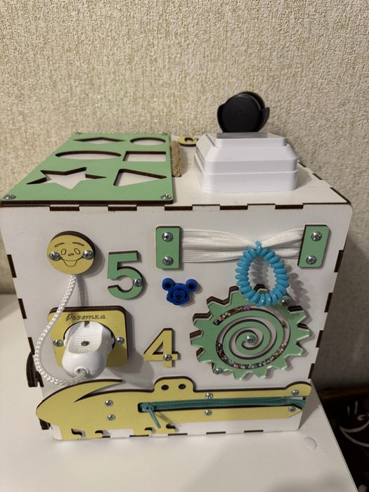 Продам бізі куб в гарному стані