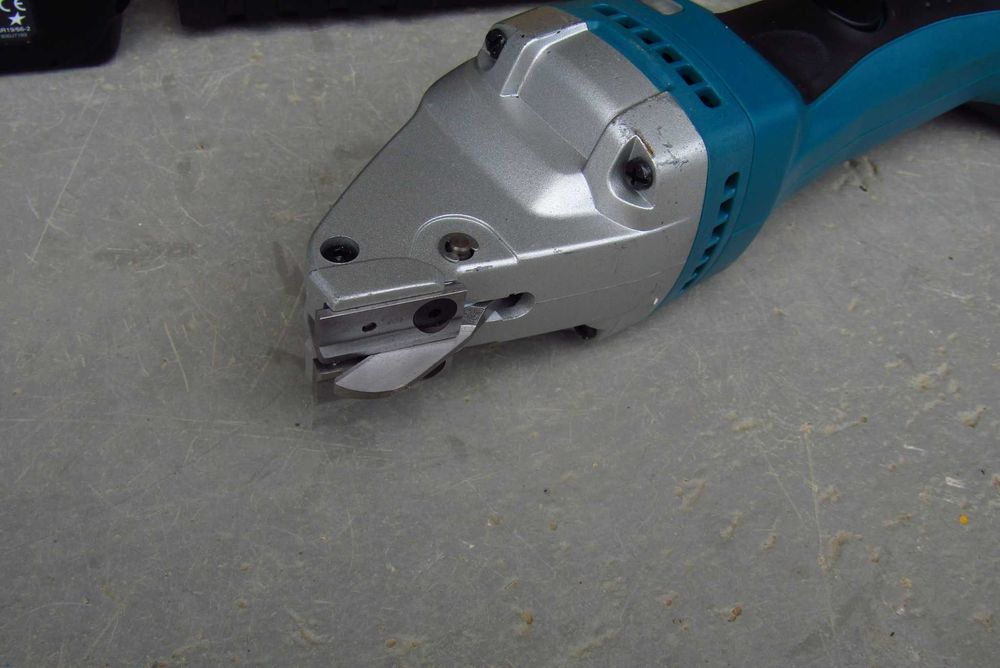 Nożyce do blachy akumulatorowe Makita DJS161  Made in Japan