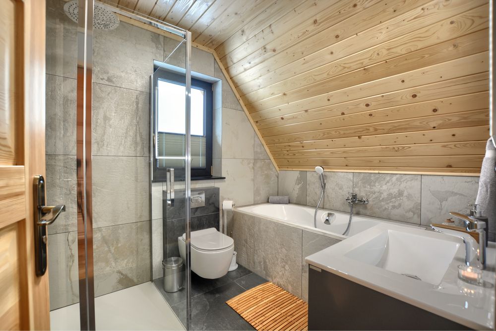 Drewniany domek w górach nad Jeziorem Czorsztyńskim