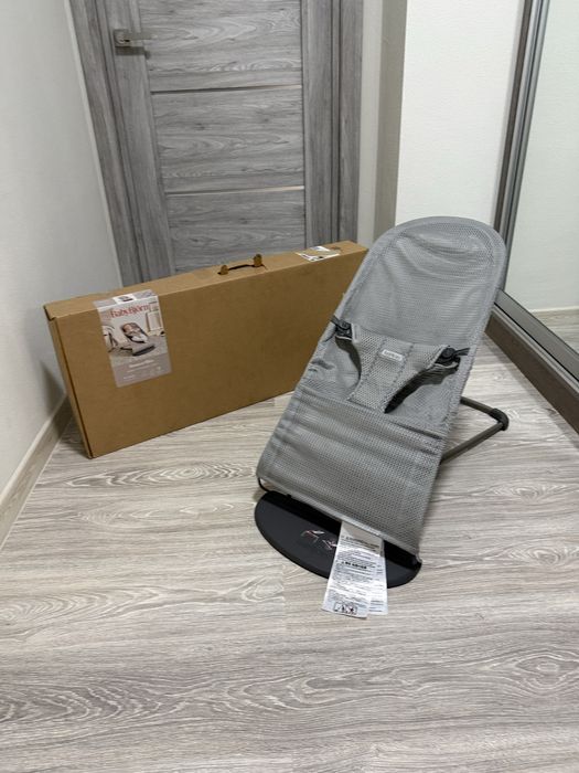 Шезлонг для новонароджених Baby bjorn